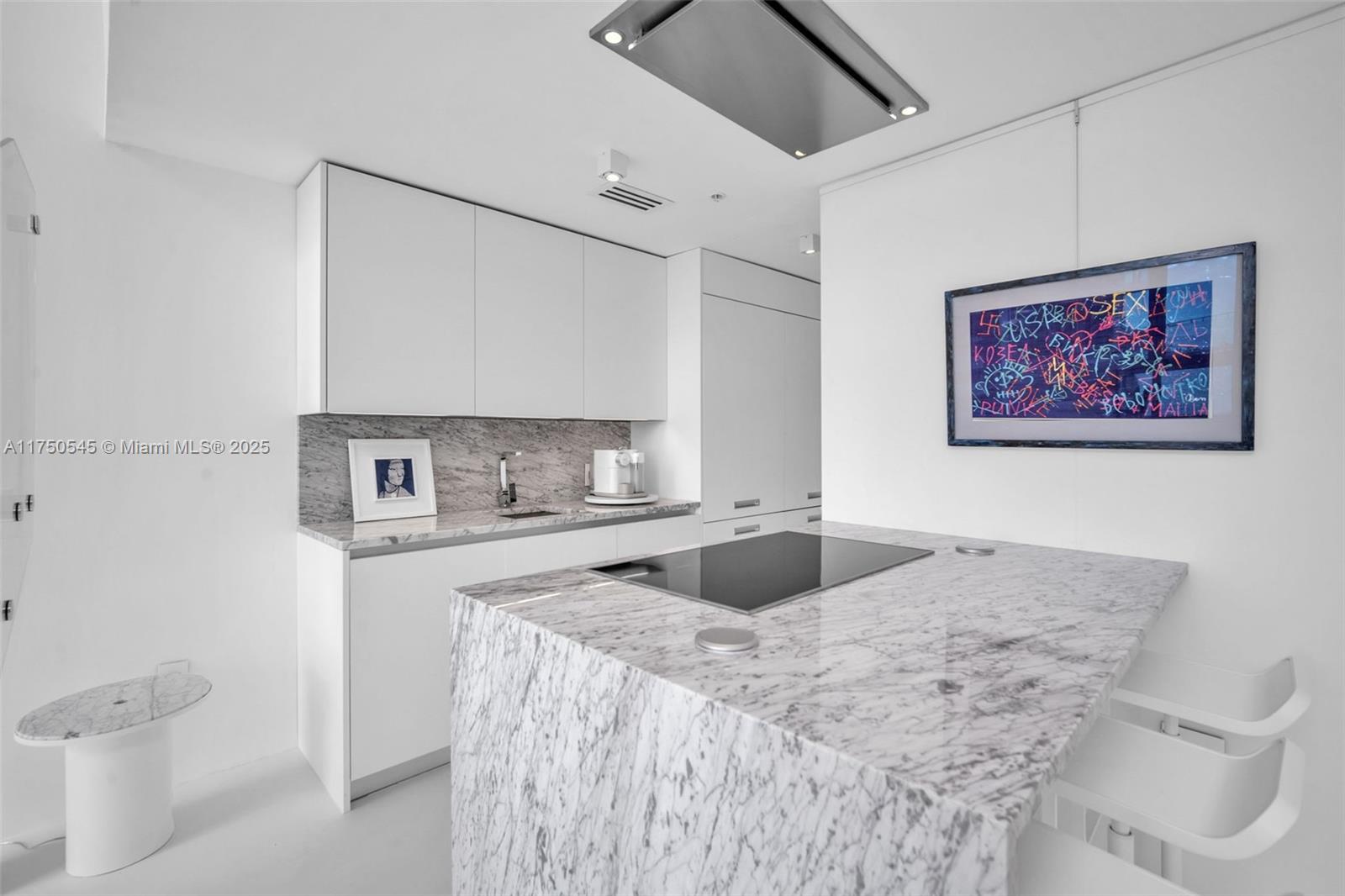 MET 1 CONDO - Residential