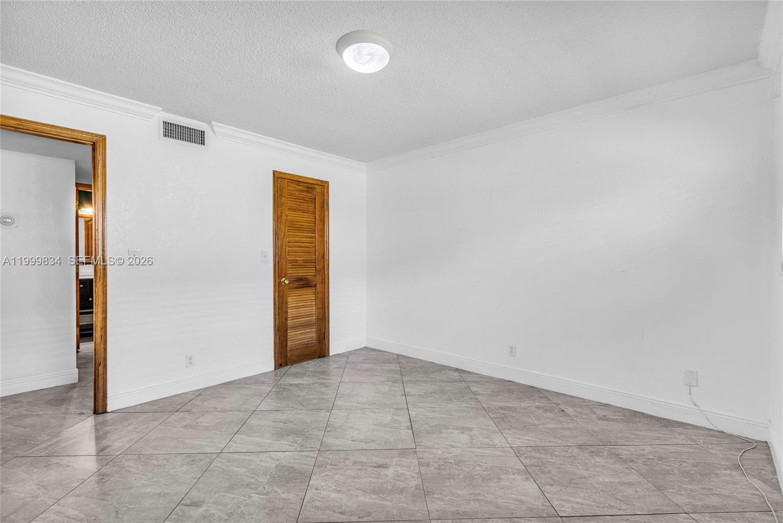 ROYAL TERRACE CONDOMINIUM - Residential