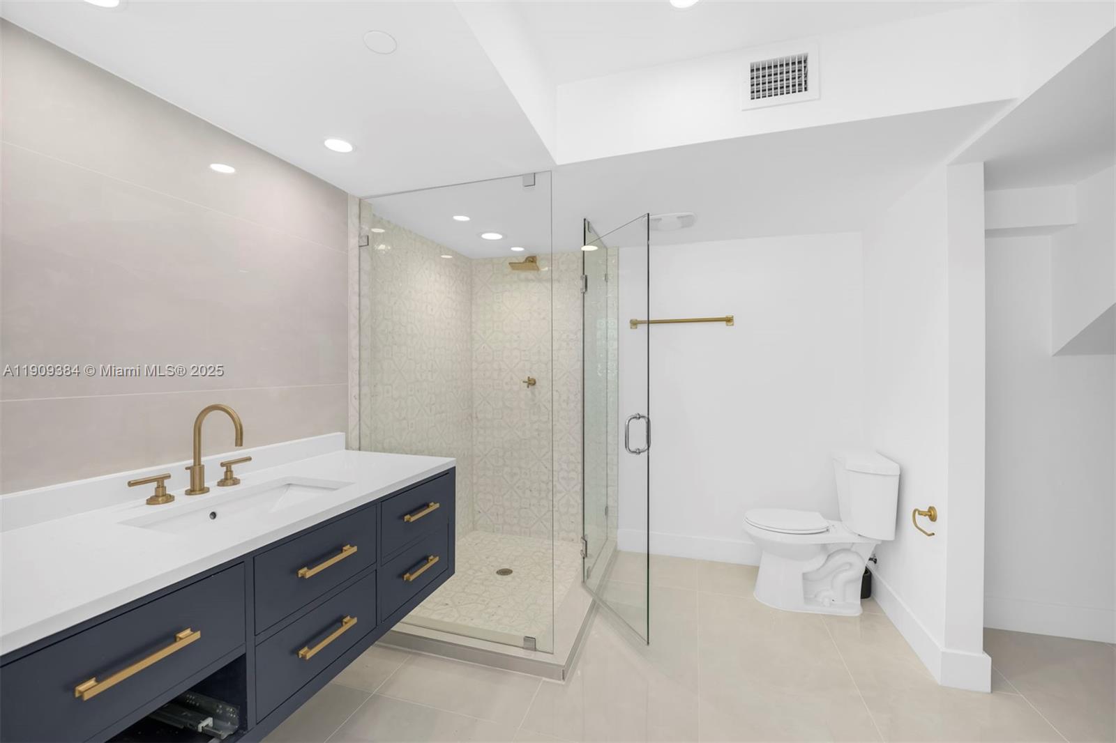 ILONA CONDO - Residential Lease