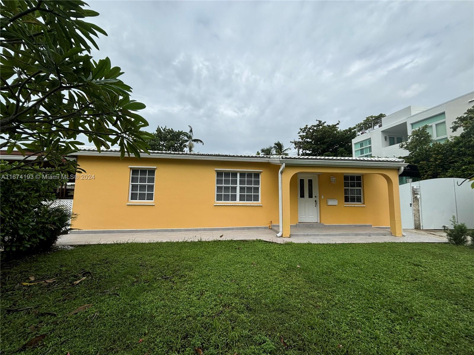 250 Fernwood Rd, Key Biscayne, Miami-Dade County, Florida - 3 Bedrooms  
2 Bathrooms - 