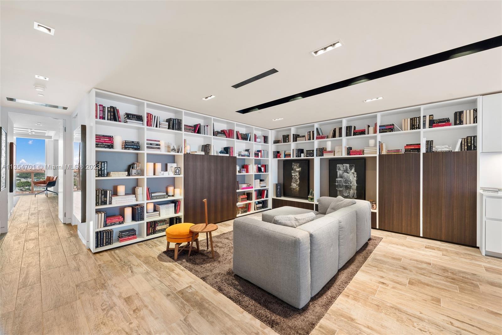 2711 HOLLYWOOD BEACH COND - Residential