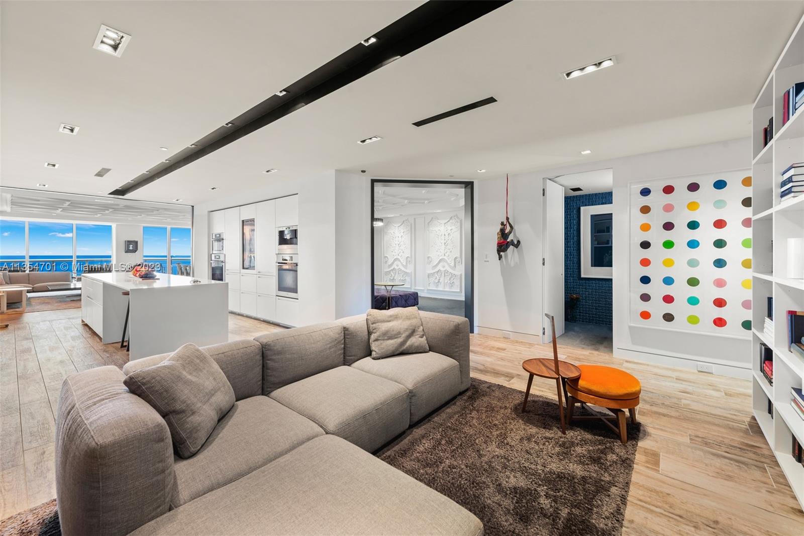 2711 HOLLYWOOD BEACH COND - Residential