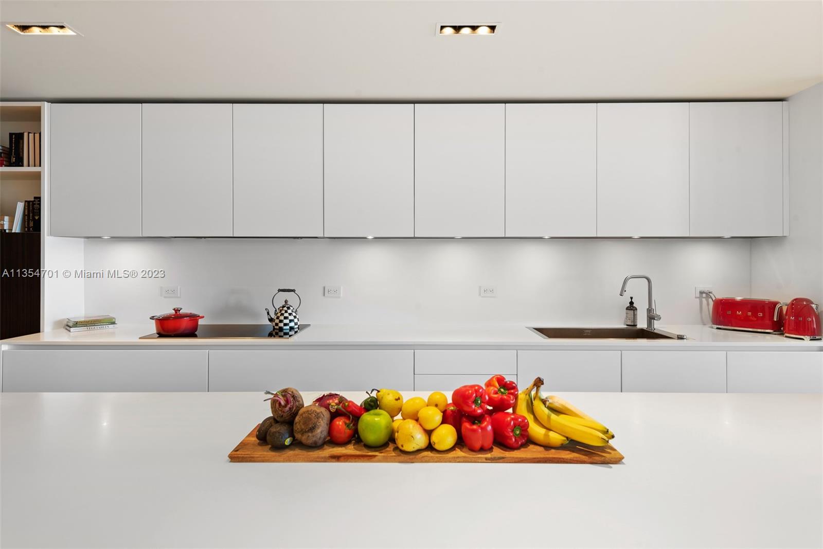 2711 HOLLYWOOD BEACH COND - Residential