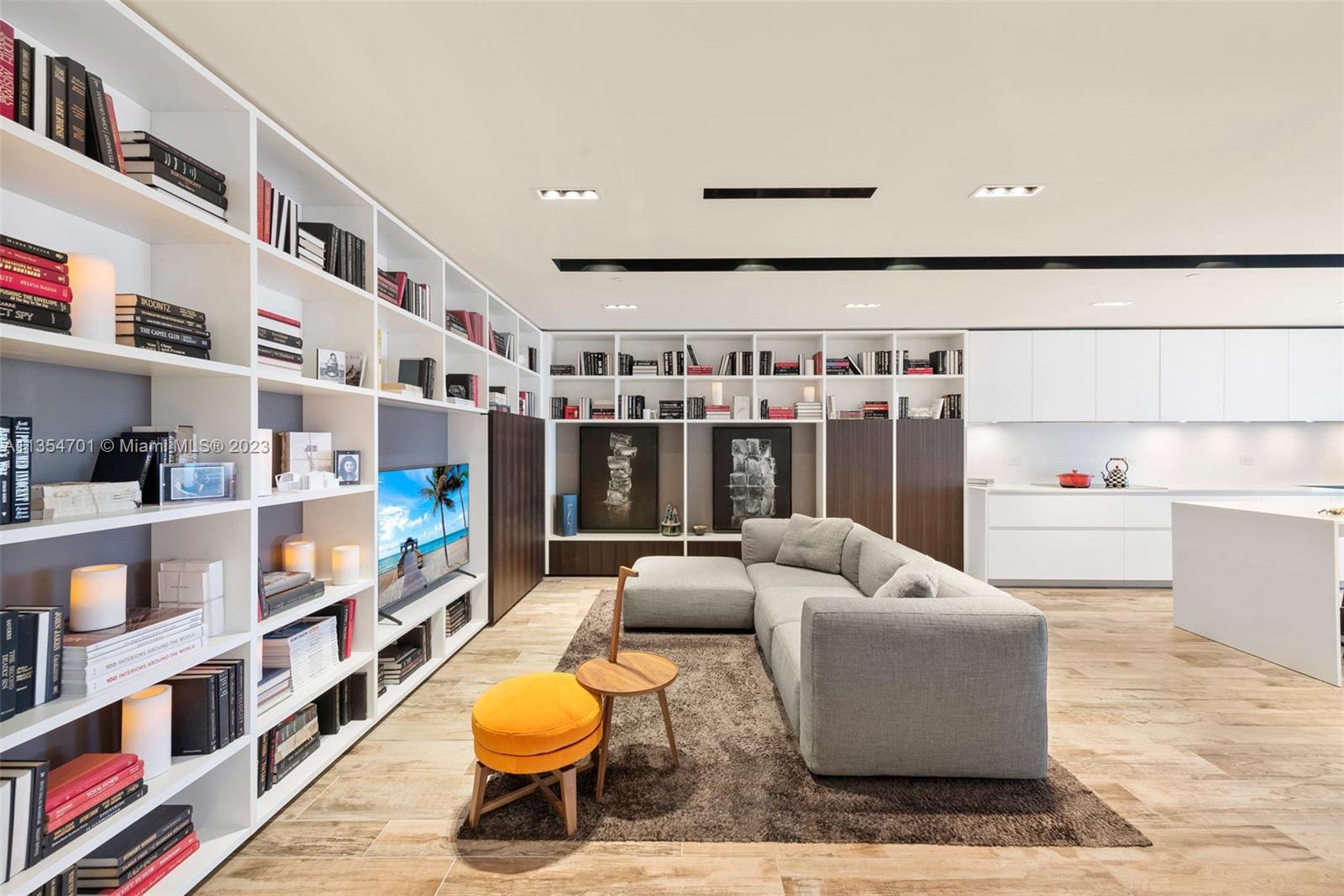 2711 HOLLYWOOD BEACH COND - Residential