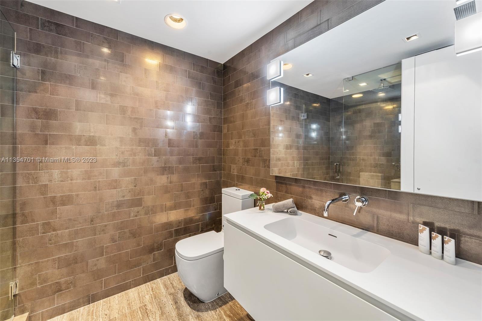 2711 HOLLYWOOD BEACH COND - Residential
