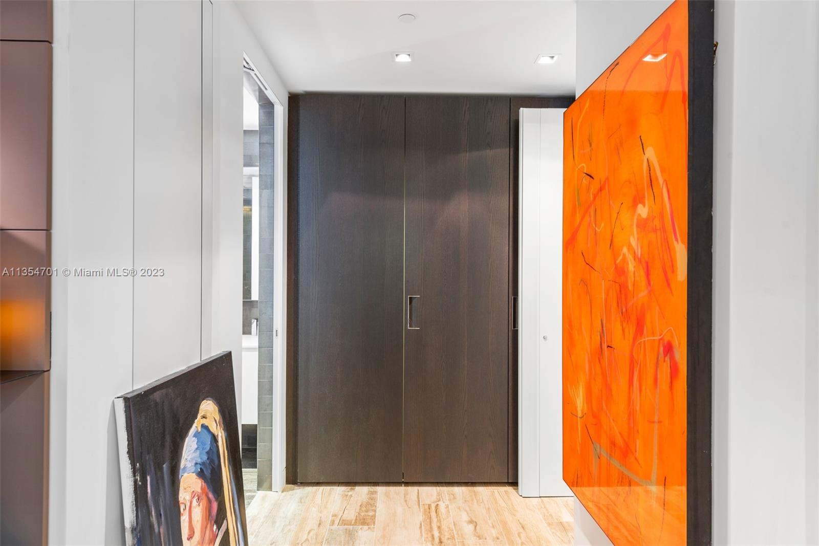 2711 HOLLYWOOD BEACH COND - Residential