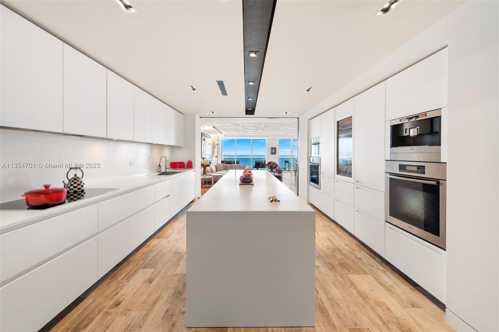 2711 HOLLYWOOD BEACH COND - Residential