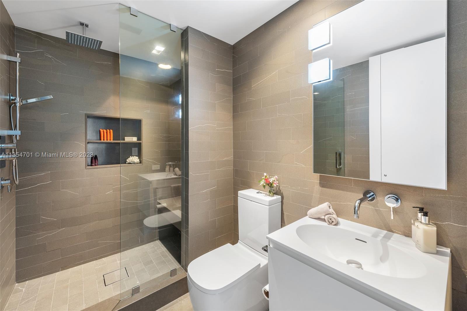 2711 HOLLYWOOD BEACH COND - Residential