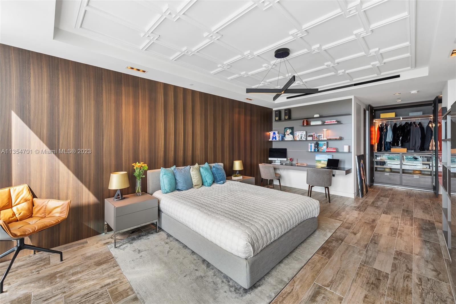 2711 HOLLYWOOD BEACH COND - Residential