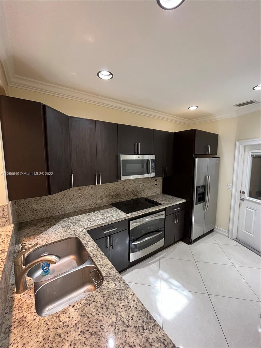 BANYAN TRAILS - Residential Lease