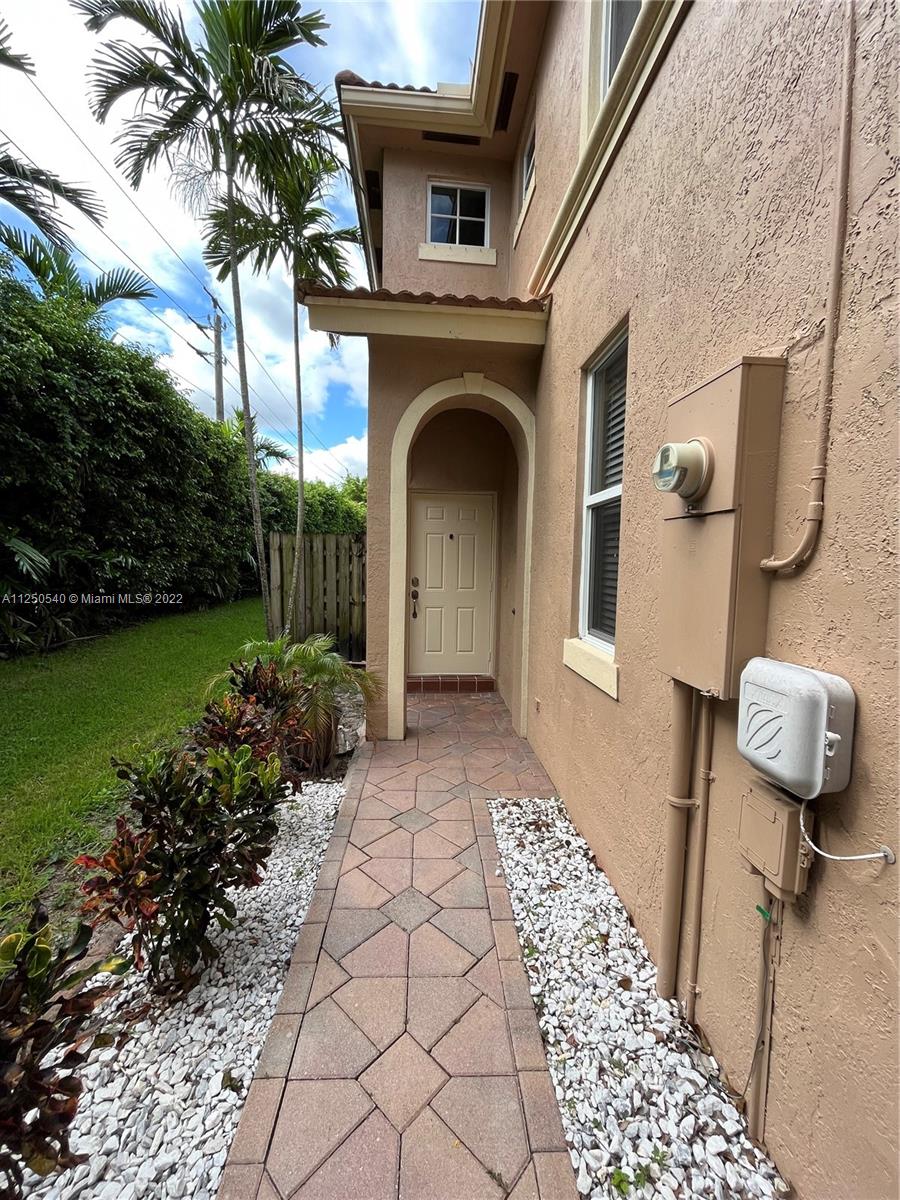 BANYAN TRAILS - Residential Lease