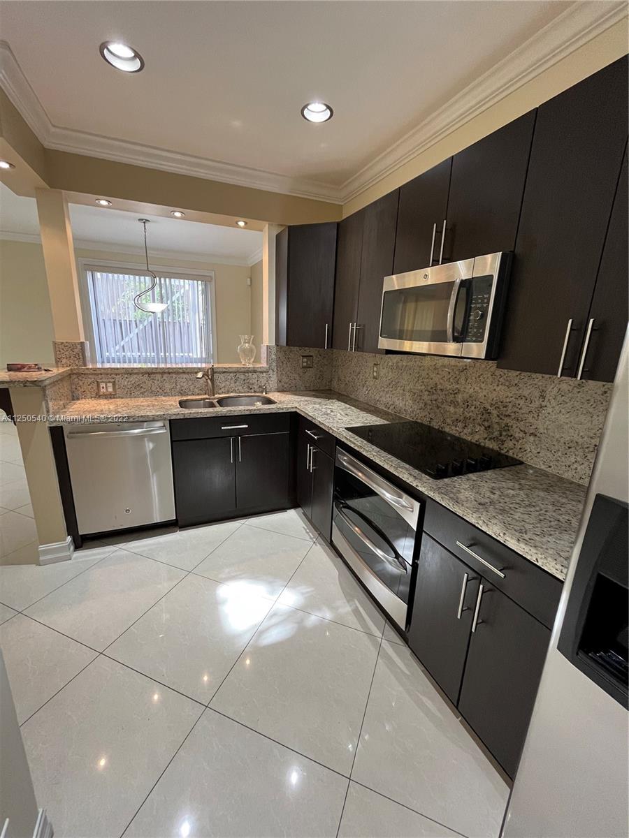 BANYAN TRAILS - Residential Lease