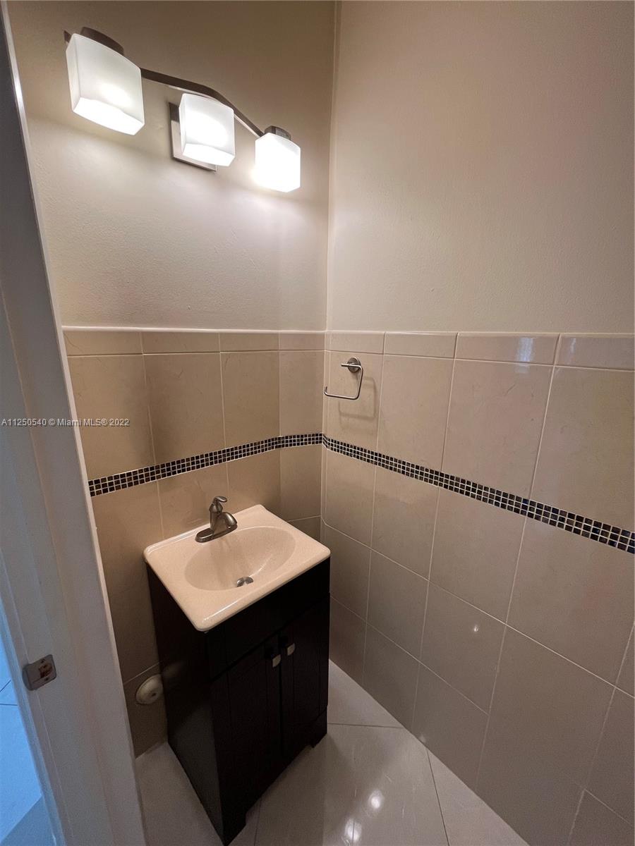 BANYAN TRAILS - Residential Lease