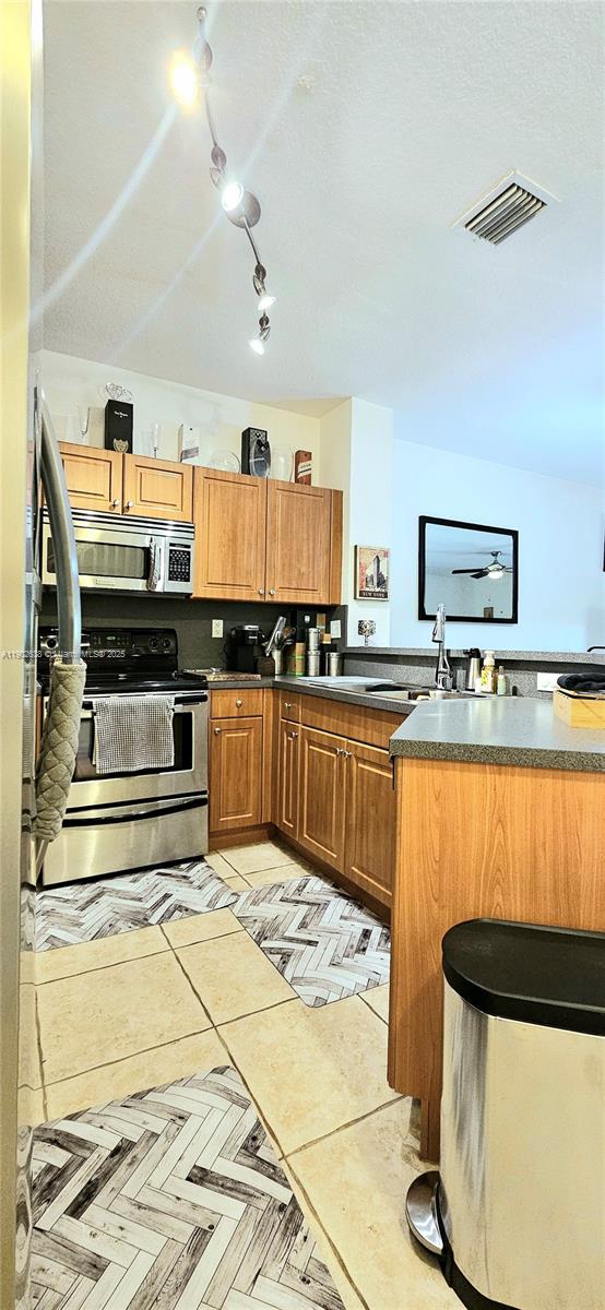 WOODLAND VILLAS 1ST ADD - Residential