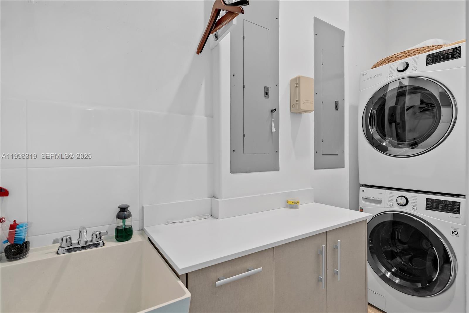 TROPICAL ISLE HOMES SUB 1 - Residential Lease