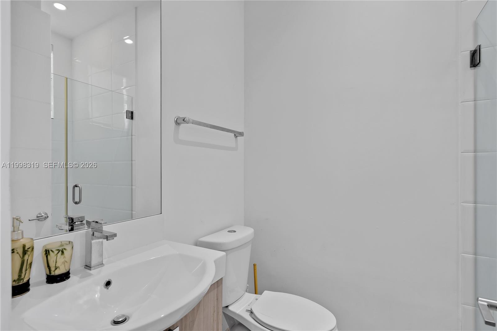 TROPICAL ISLE HOMES SUB 1 - Residential Lease