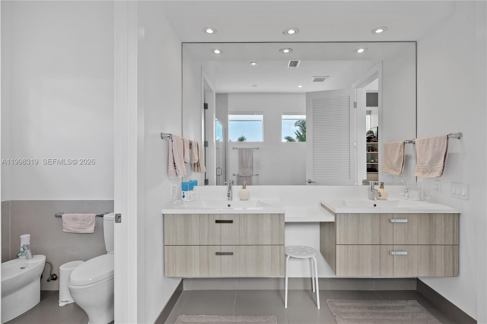 TROPICAL ISLE HOMES SUB 1 - Residential Lease