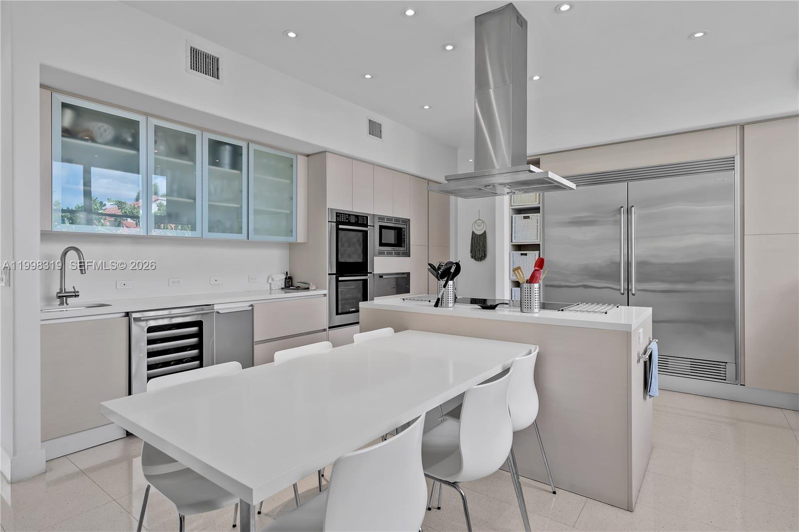 TROPICAL ISLE HOMES SUB 1 - Residential Lease