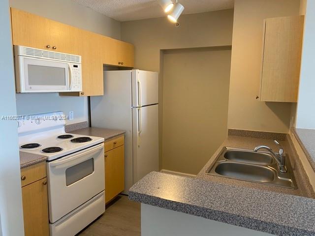 REGENT PARK CONDO - Residential