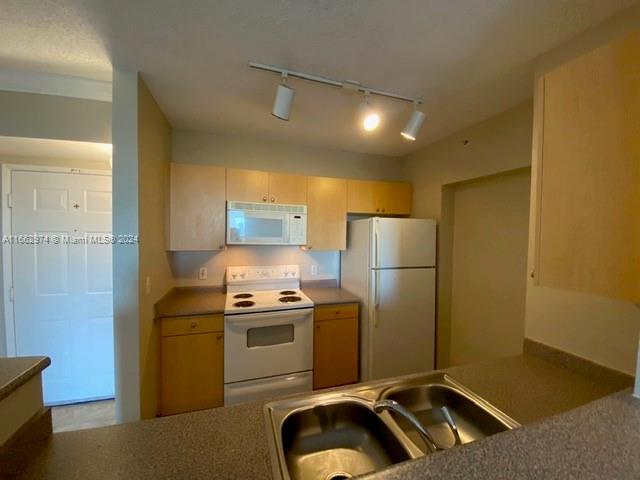 REGENT PARK CONDO - Residential