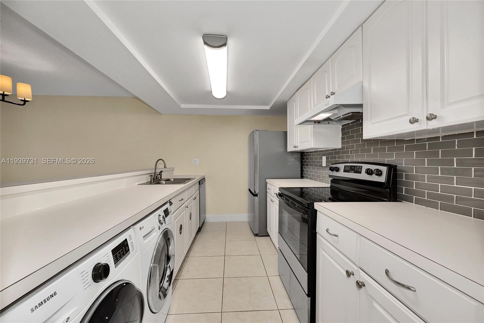 CALUSA POINT - Residential Lease