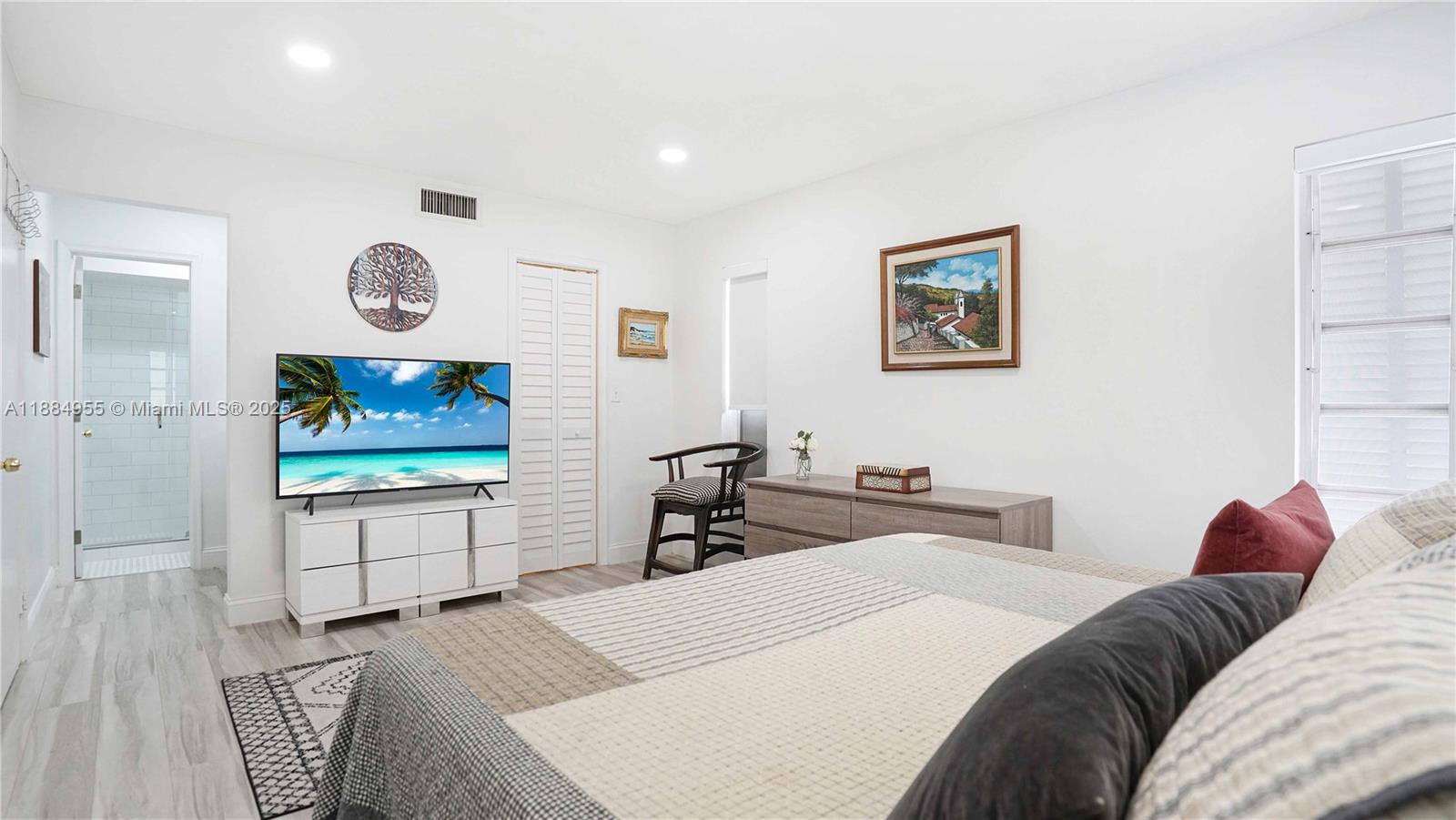 ROYAL CARIBBEAN CLUB COND - Residential Lease