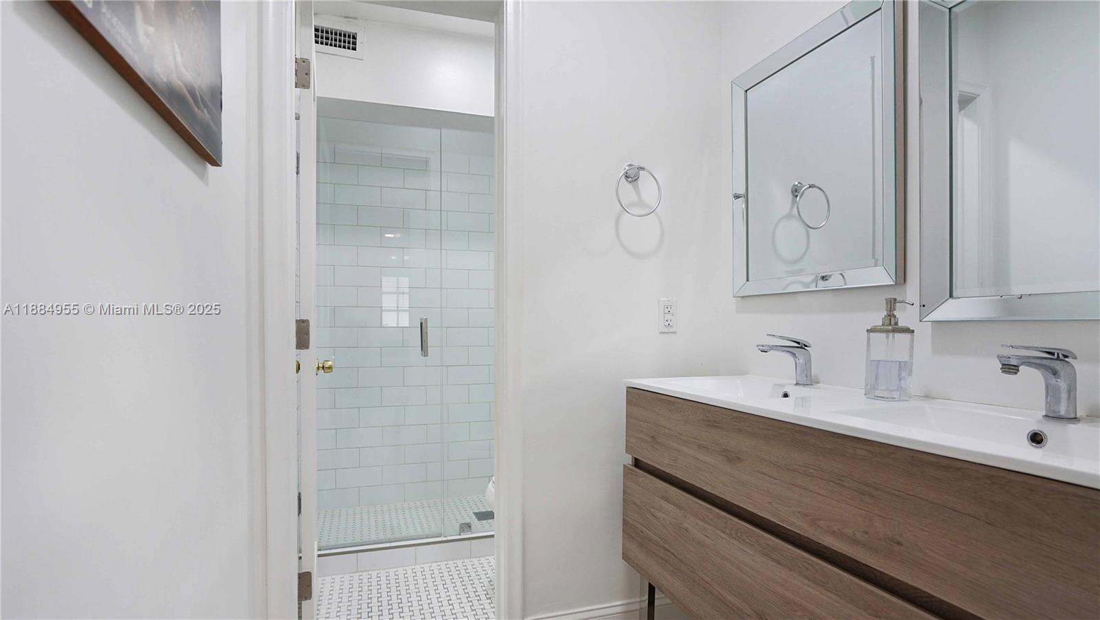 ROYAL CARIBBEAN CLUB COND - Residential Lease
