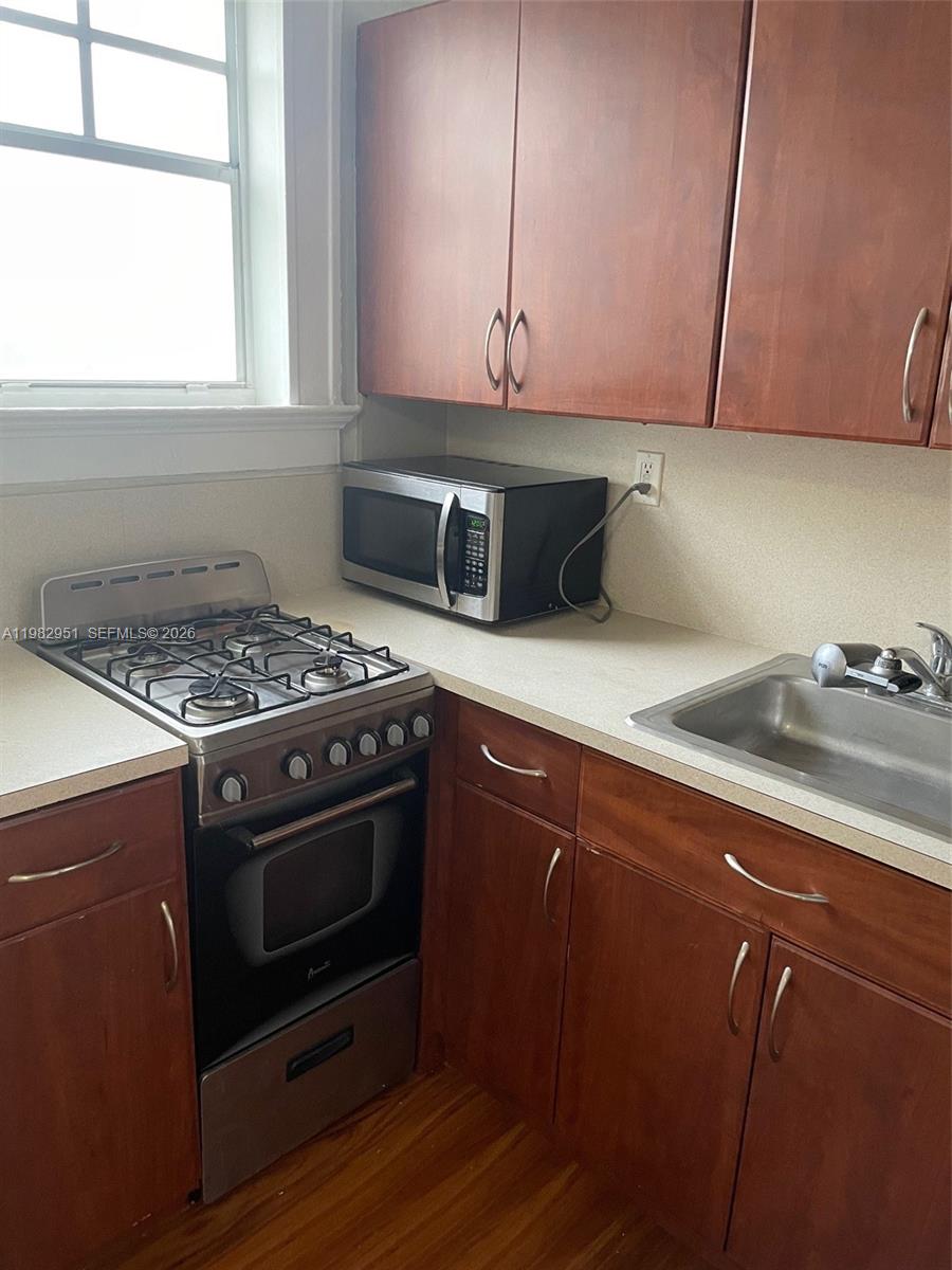 1611 Michigan Ave 15