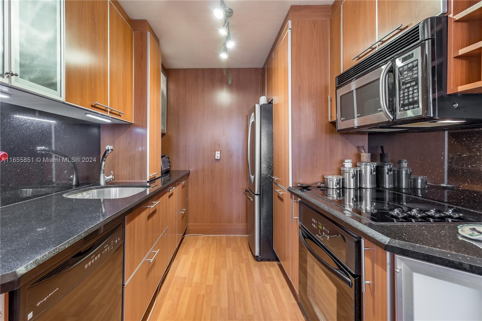 Property for Sale at 1670 Bay Rd 2E, Miami Beach, Miami-Dade County, Florida - Bedrooms: 1 
Bathrooms: 1  - $349,000