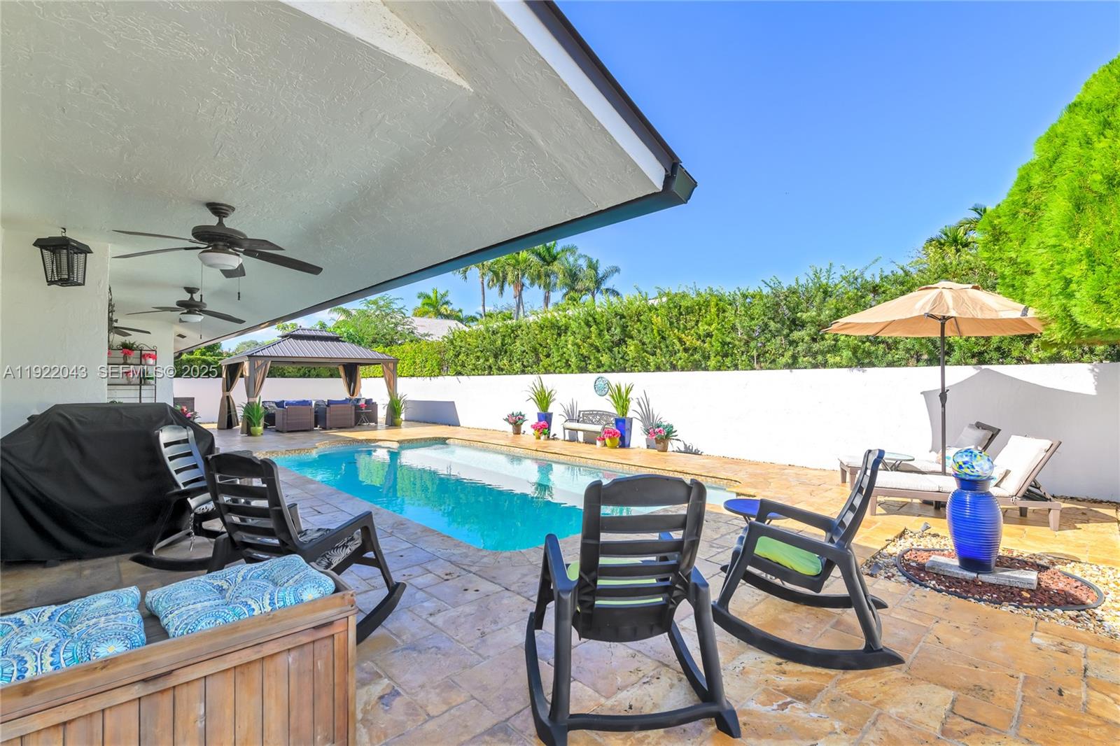 ROYAL LAKES - Residential