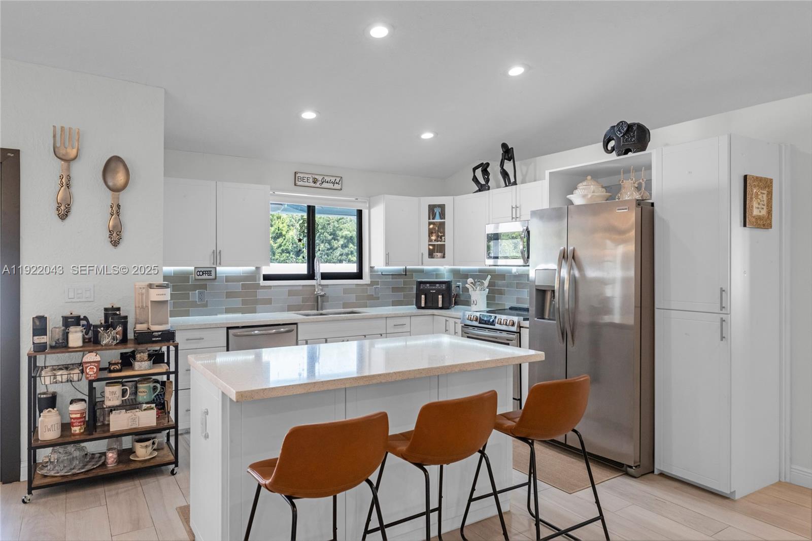 ROYAL LAKES - Residential