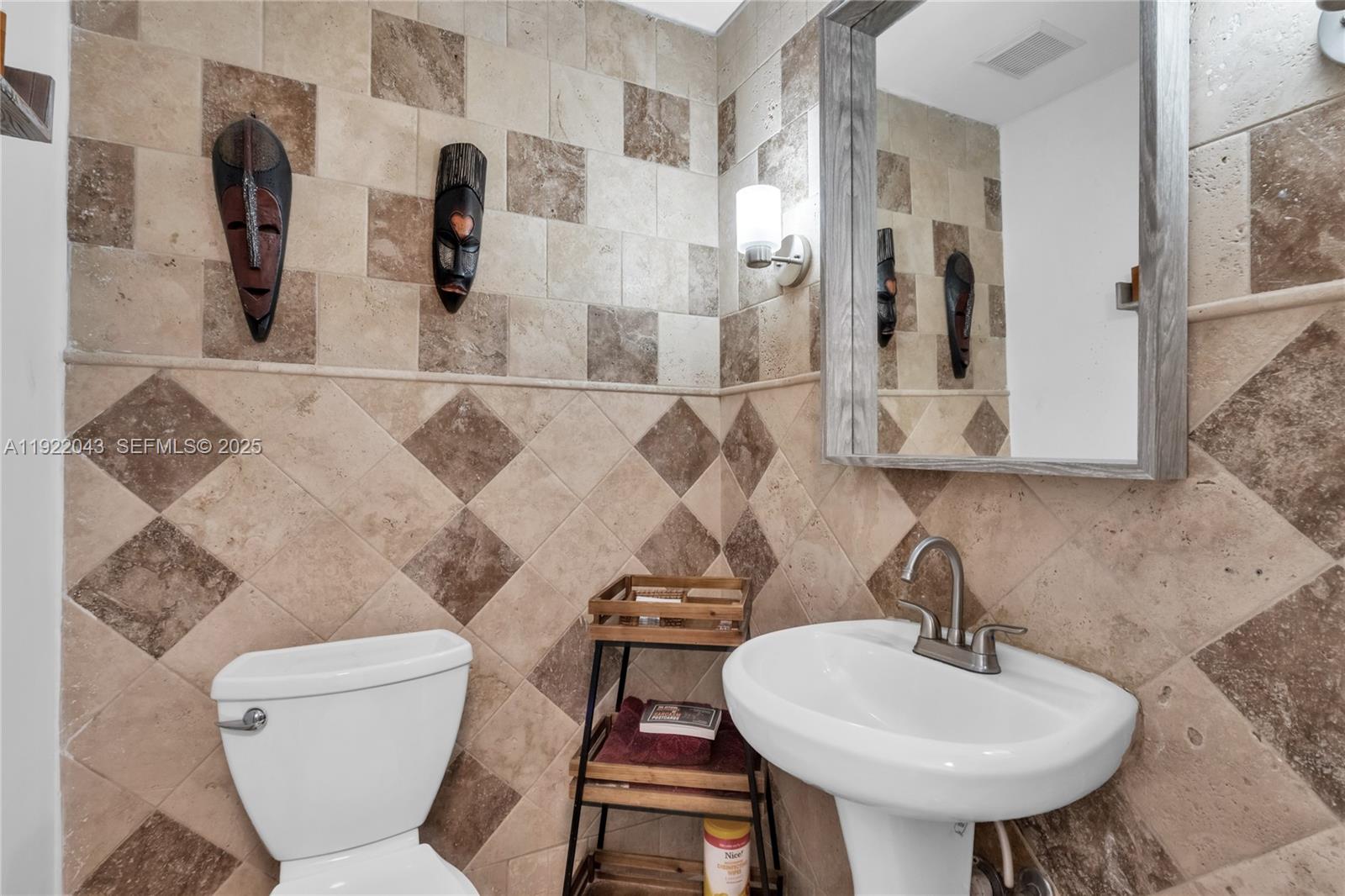 ROYAL LAKES - Residential