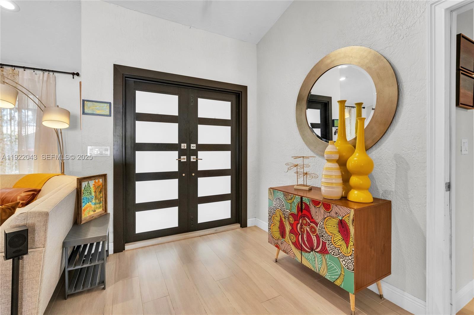 ROYAL LAKES - Residential