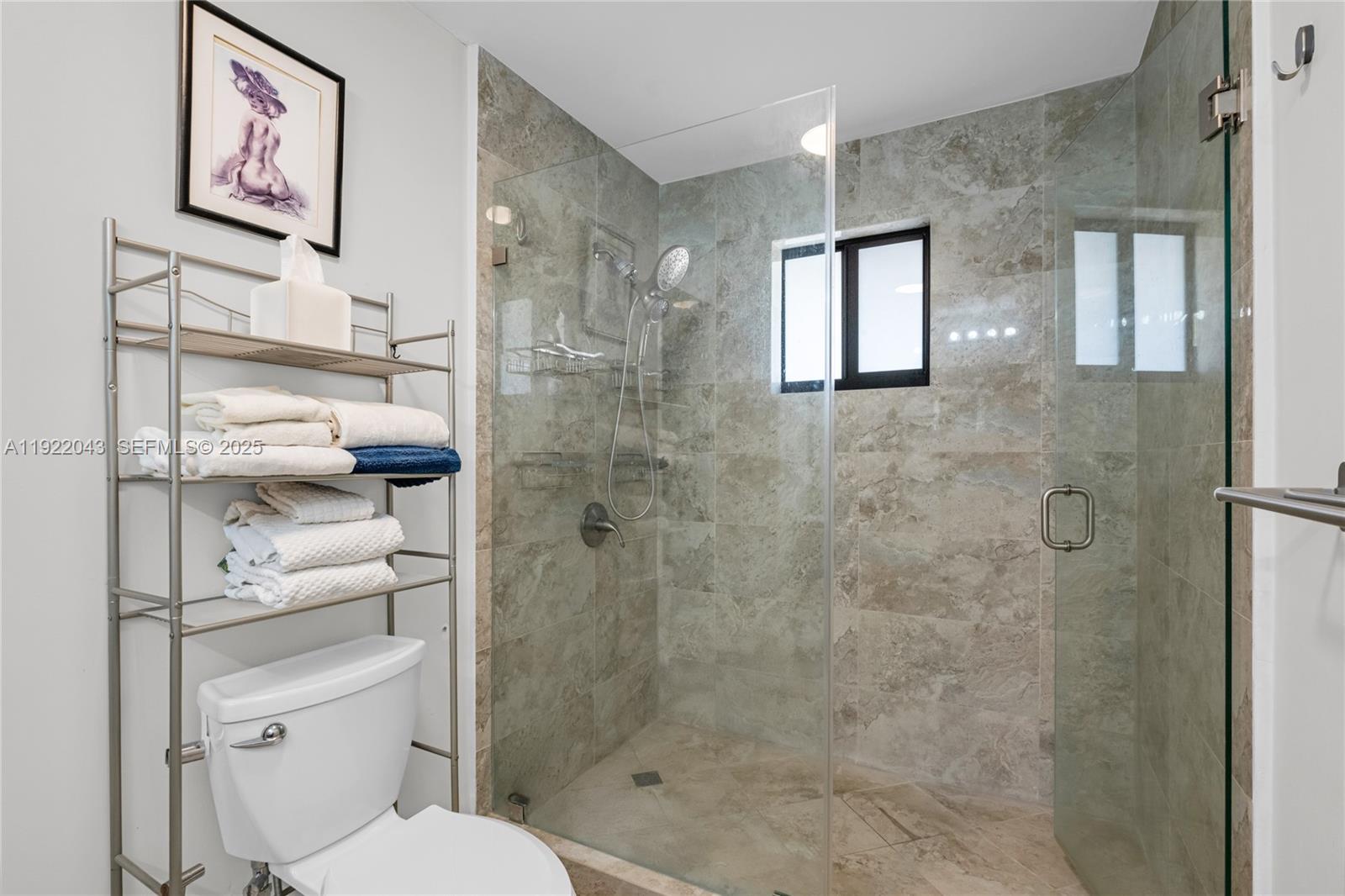 ROYAL LAKES - Residential