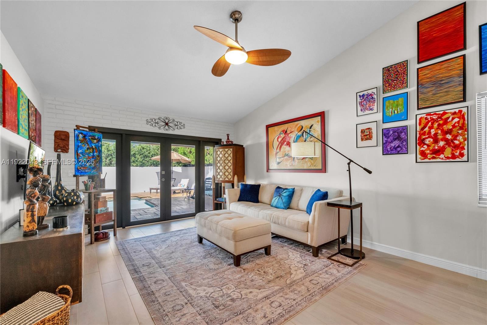 ROYAL LAKES - Residential