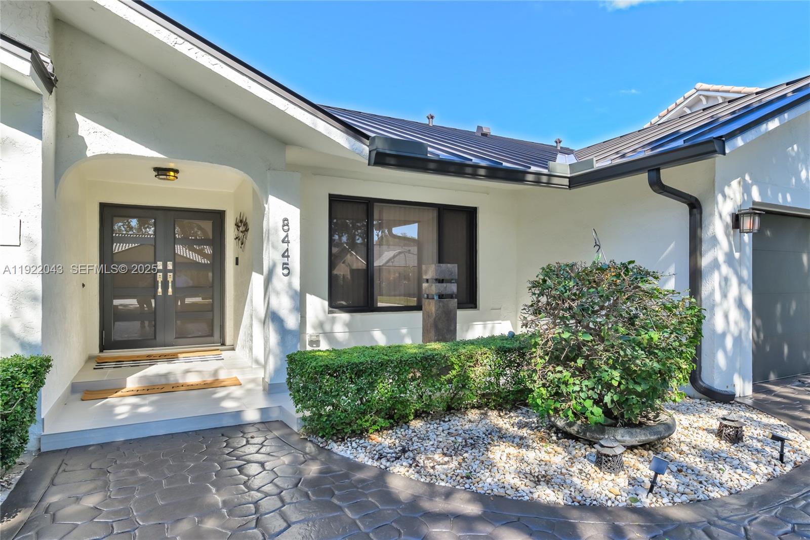 ROYAL LAKES - Residential