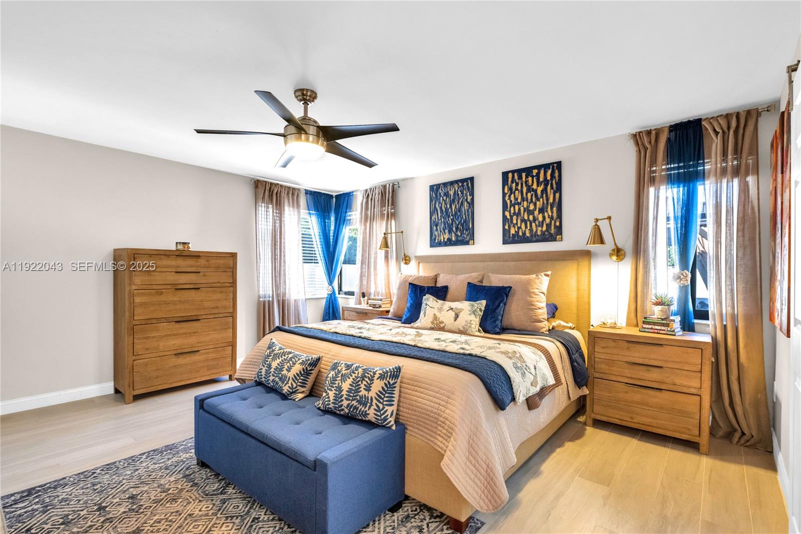 ROYAL LAKES - Residential