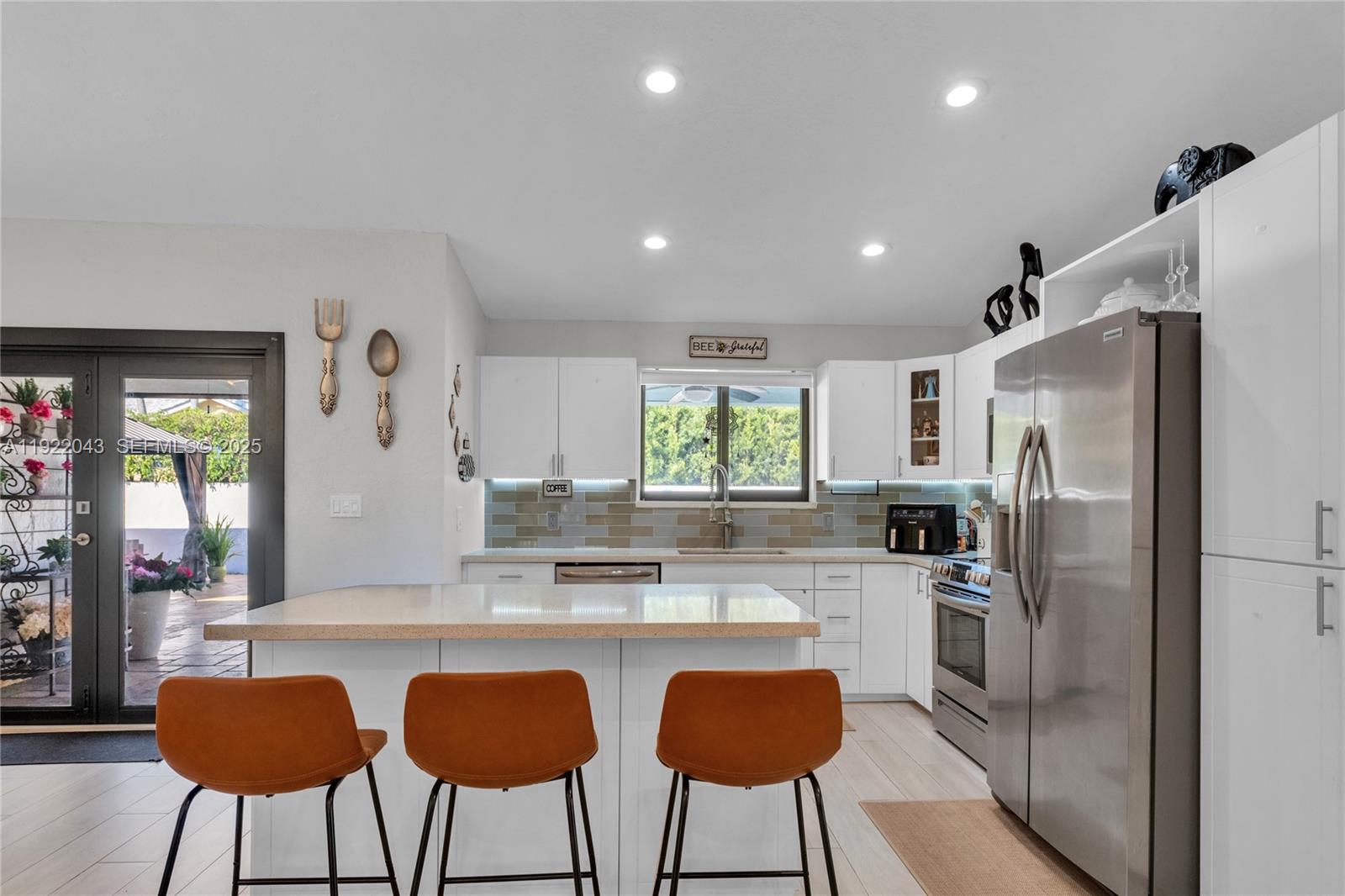 ROYAL LAKES - Residential