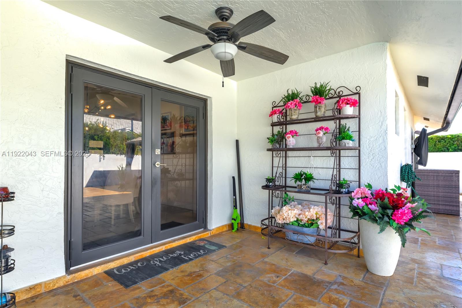 ROYAL LAKES - Residential