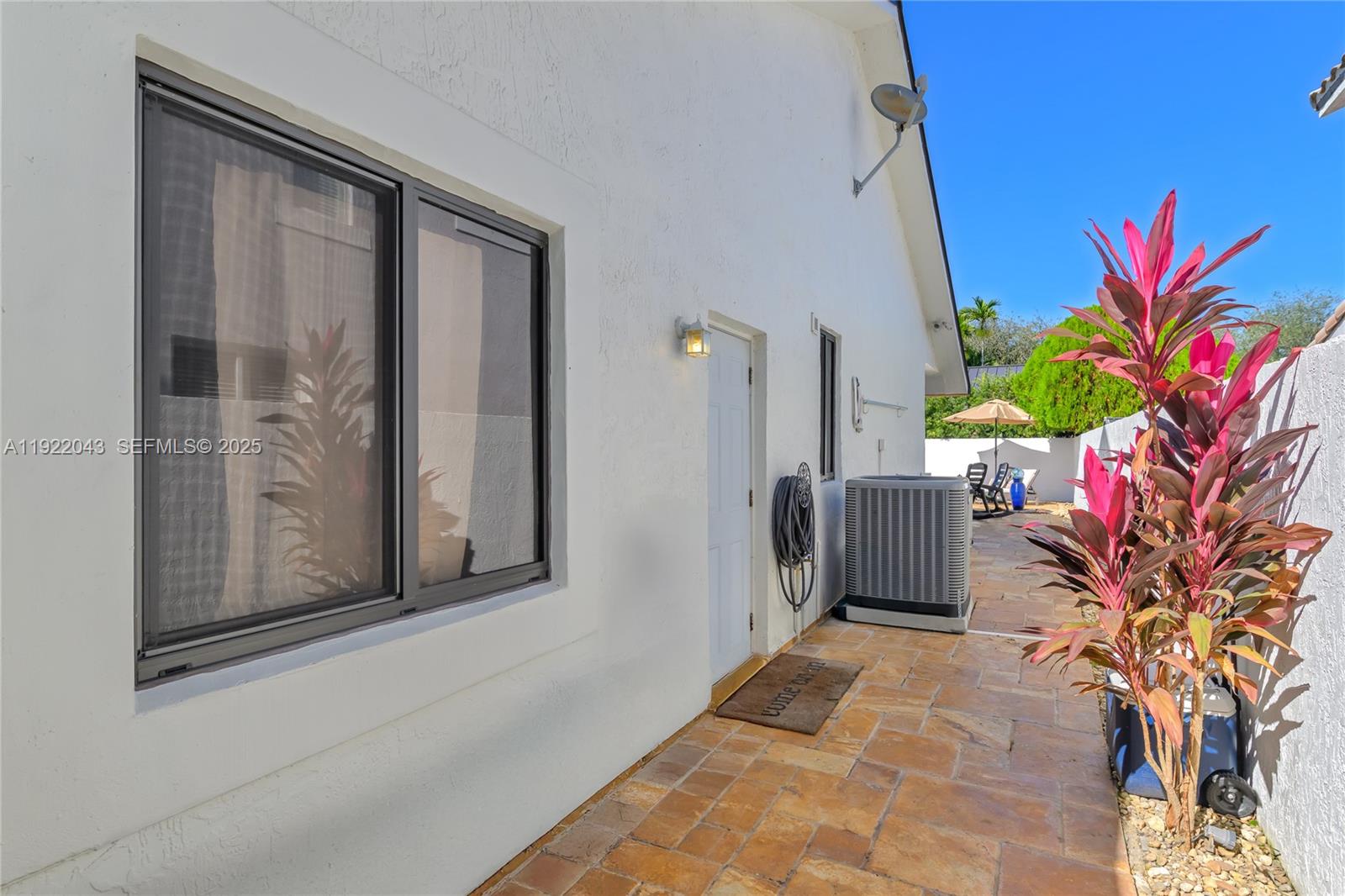 ROYAL LAKES - Residential