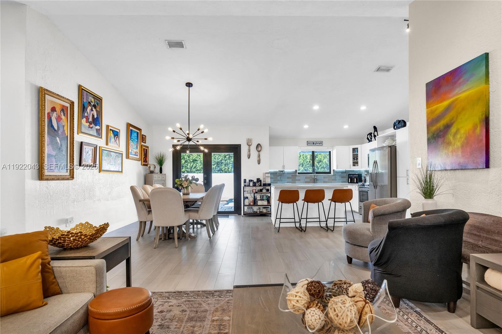 ROYAL LAKES - Residential