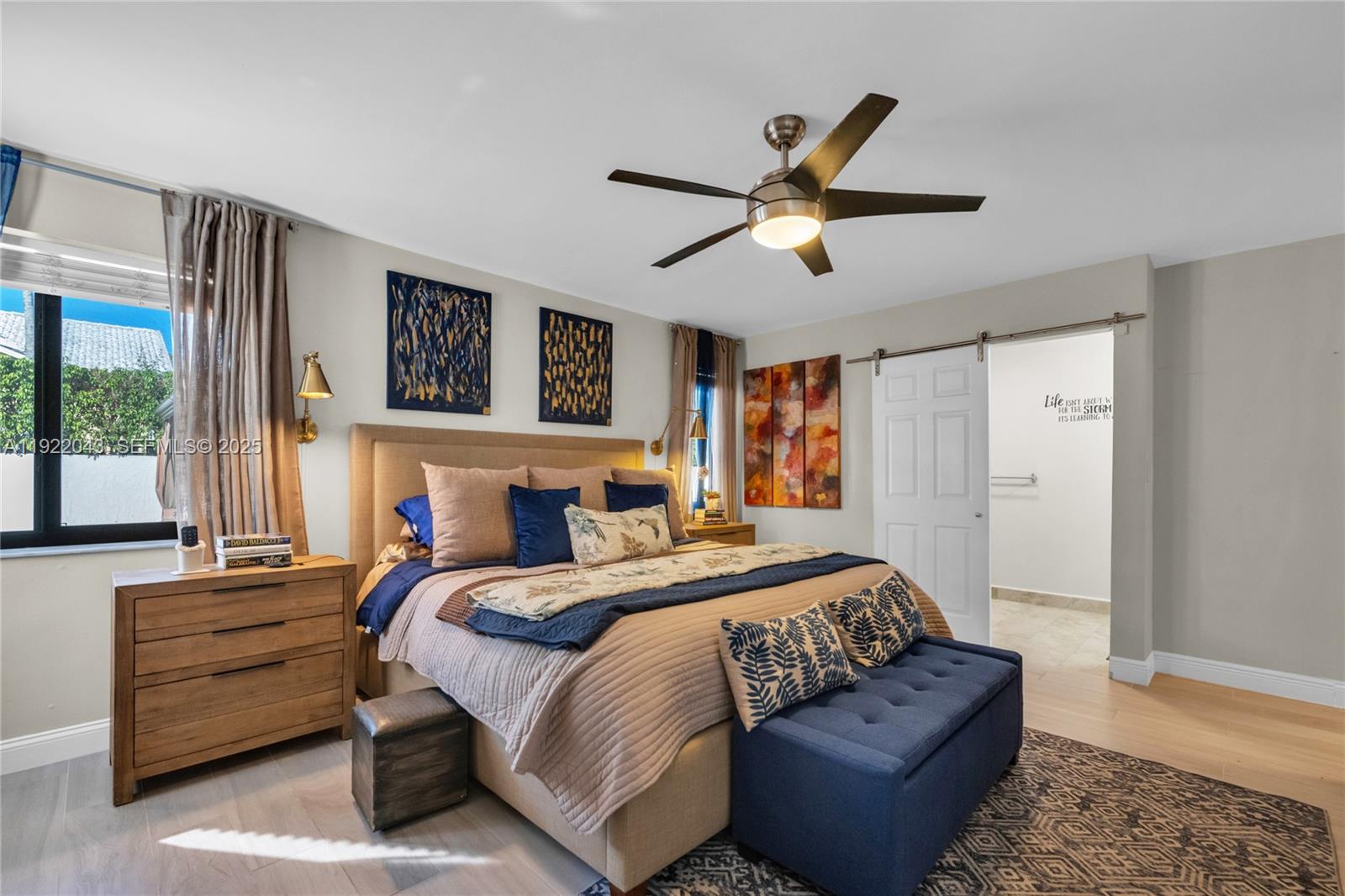 ROYAL LAKES - Residential