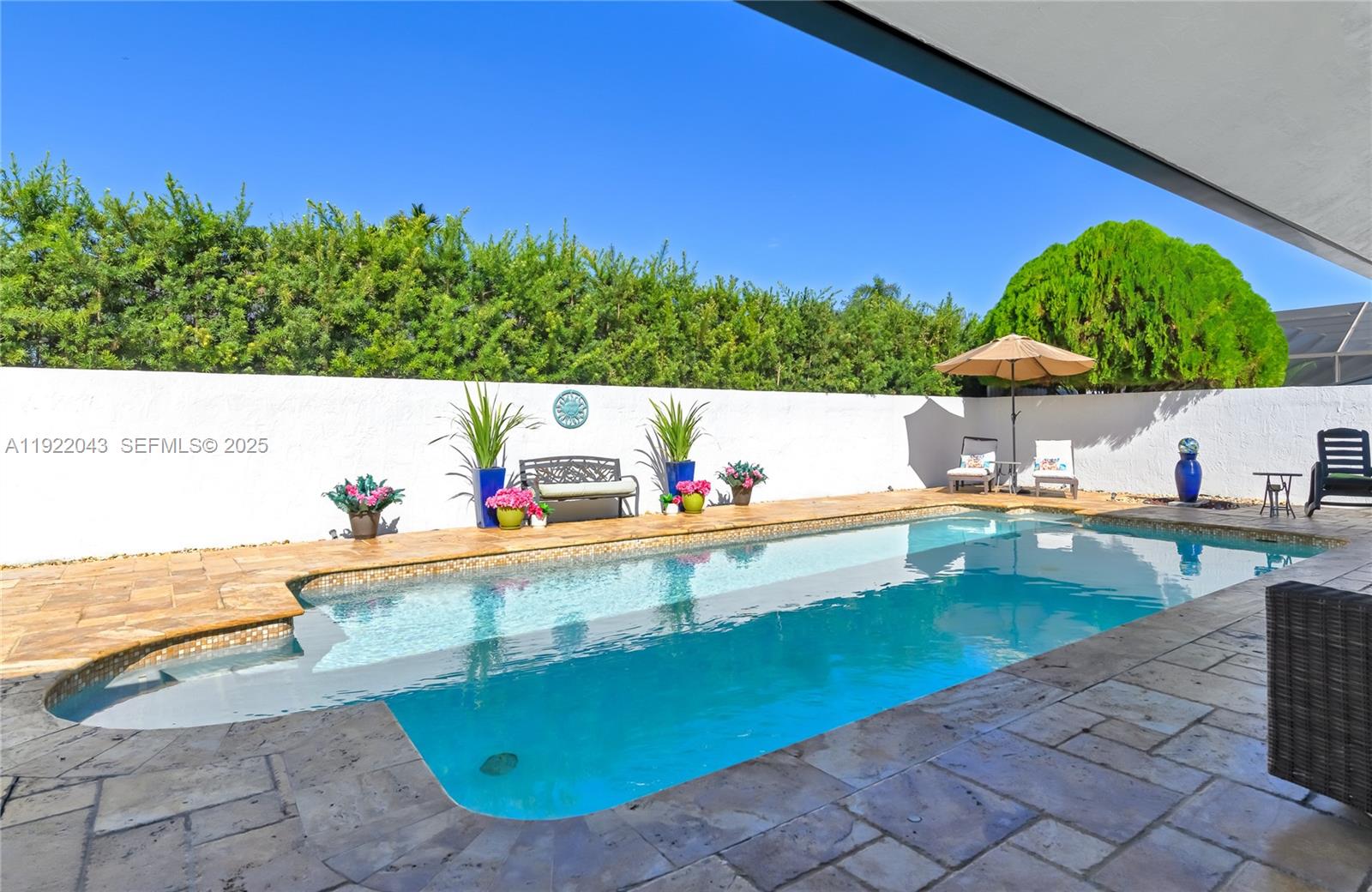 ROYAL LAKES - Residential