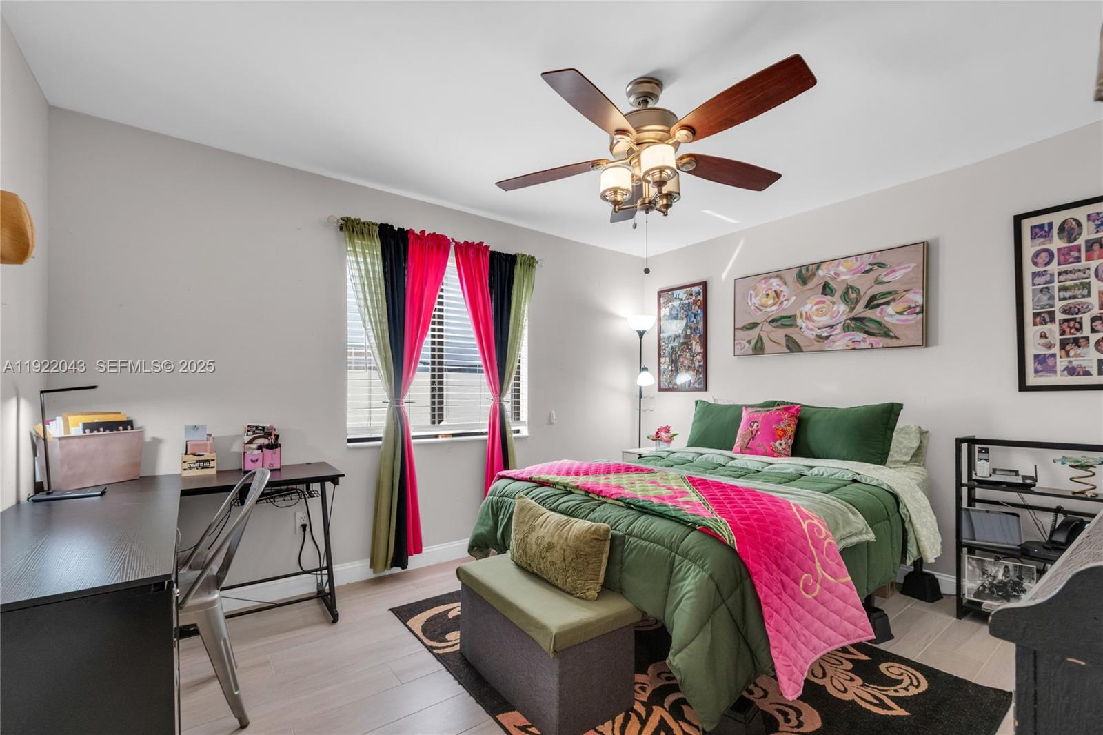 ROYAL LAKES - Residential