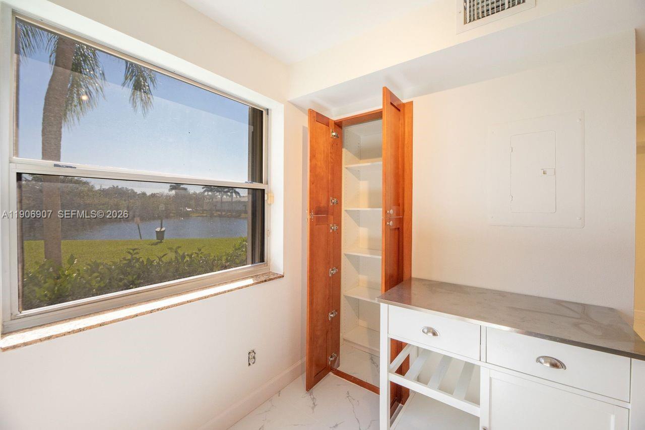 CLUB QUARTERS AT RAINTREE - Residential