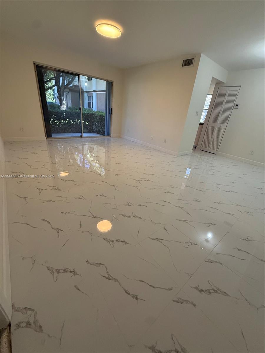 CLUB QUARTERS AT RAINTREE - Residential