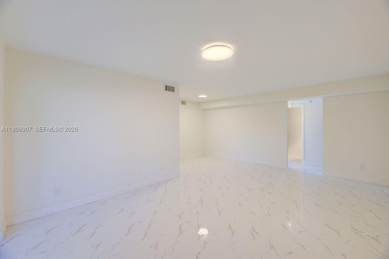 CLUB QUARTERS AT RAINTREE - Residential