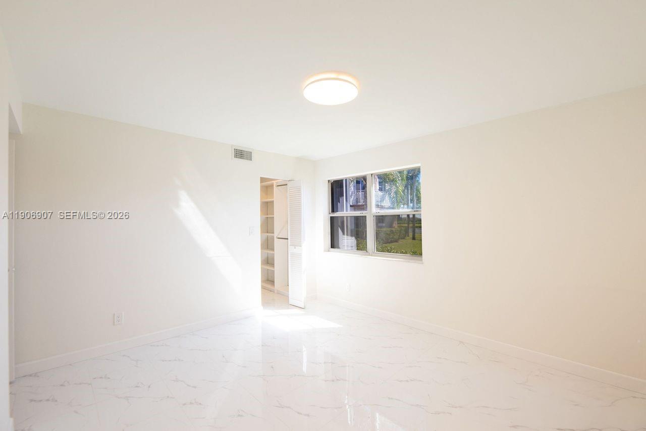 CLUB QUARTERS AT RAINTREE - Residential