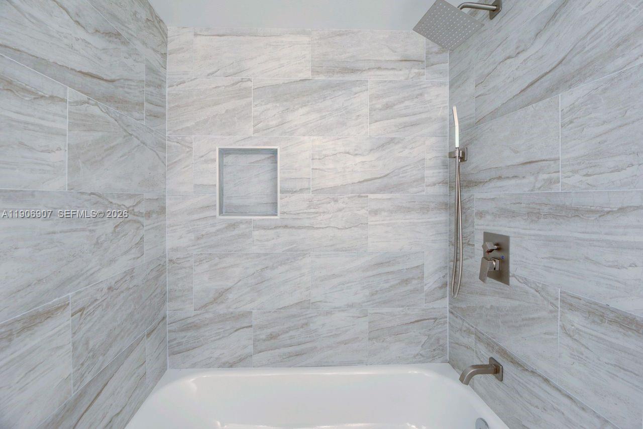 CLUB QUARTERS AT RAINTREE - Residential