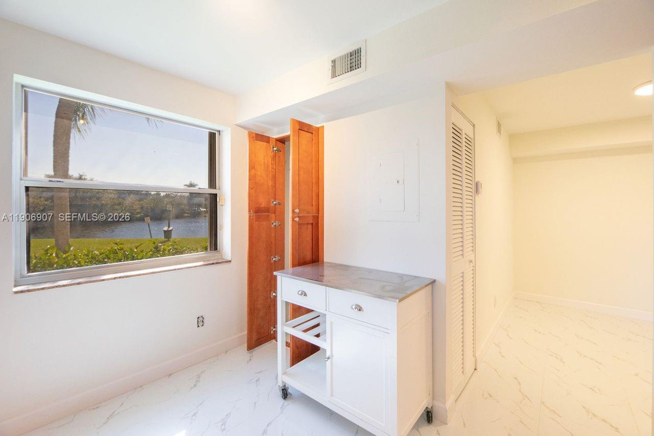 CLUB QUARTERS AT RAINTREE - Residential